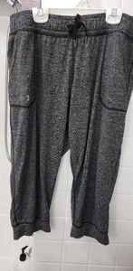 Under armour capri joggers